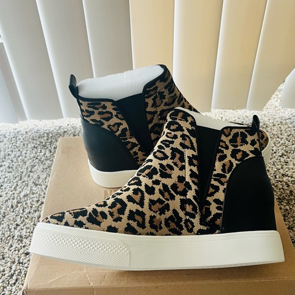 Steve Madden Ditta Wedge Sneaker, Women's Size 6.5 M, Beige MSRP $92 - Picture 2 of 6